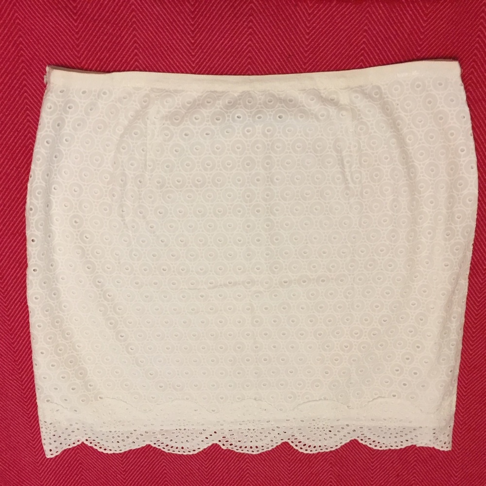 18 Boden white eyelet pencil skirt